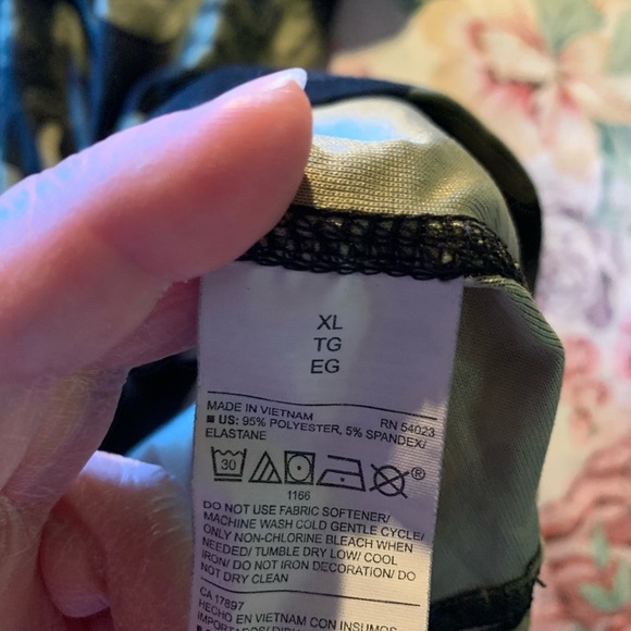 Camo Women’s Short Sleeve T-Shirt Size XL - Picture 11 of 11